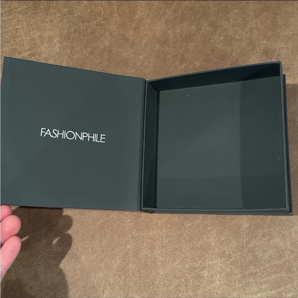 FASHIONPHILE Gift Box - Picture 2 of 4